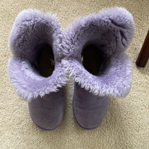 Light Purple Bailey Button Ugg Boots Size 7 Perforated design - Picture 3 of 6